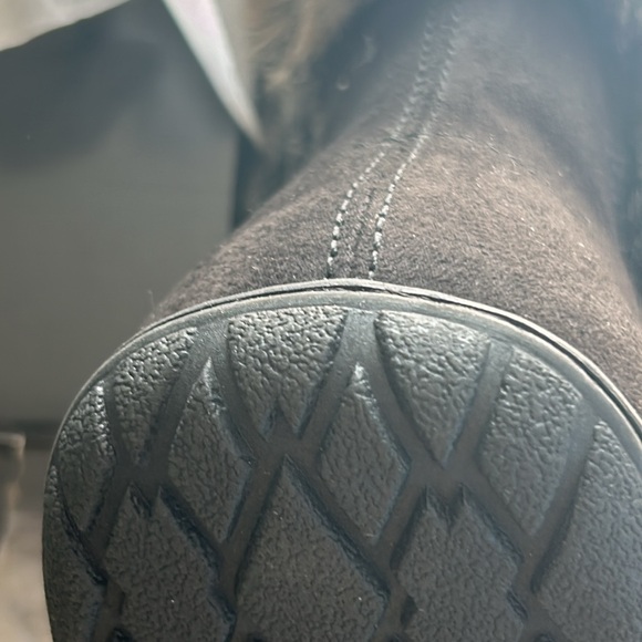 Cuddle Dud Boots , New in box - Picture 4 of 5